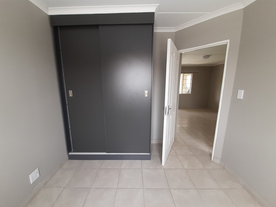 To Let  Bedroom Property for Rent in Van Der Hoff Park North West